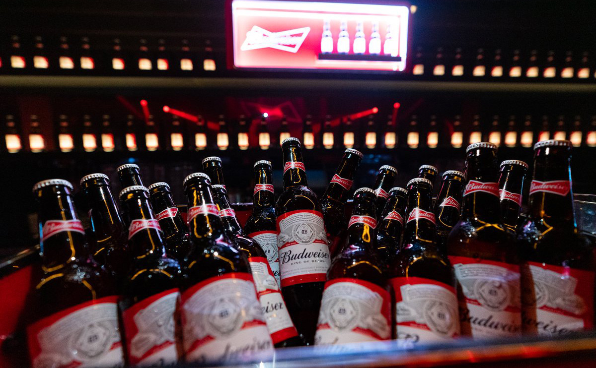 Budweiser / KING OF BEERS SHE’S BACK